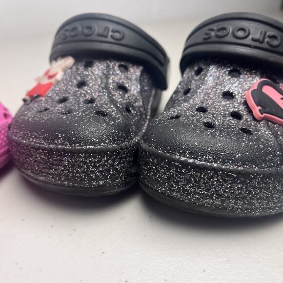 Crocs Classic Clog Toddler Size 7C Lot Girls Pink & Black Glitter w/ Shoe Charms - Picture 4 of 16